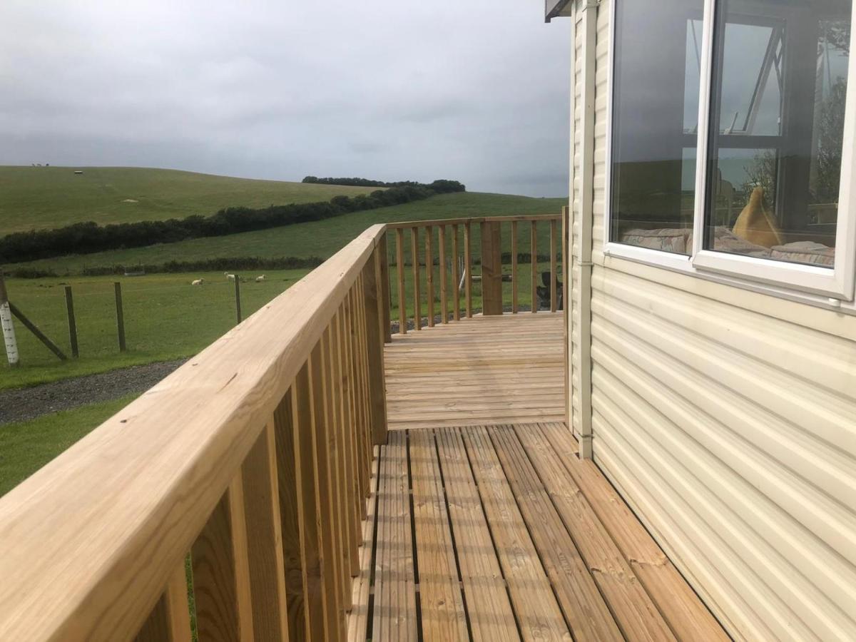 Captivating 2-Bed Static Caravan In Holyhead Llanfachraeth Exterior photo