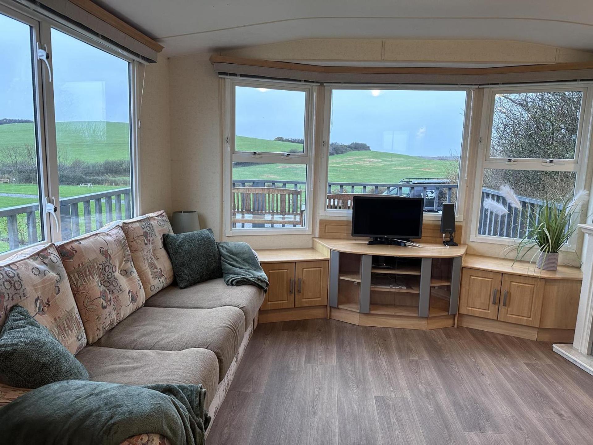 Captivating 2-Bed Static Caravan In Holyhead Llanfachraeth Exterior photo