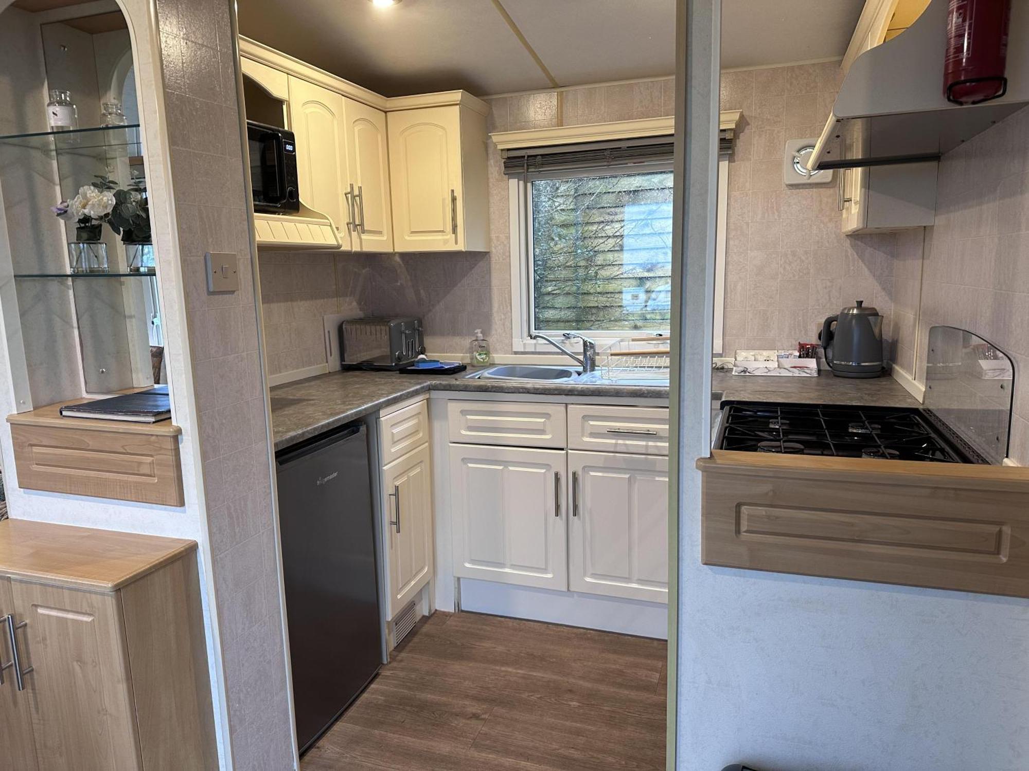 Captivating 2-Bed Static Caravan In Holyhead Llanfachraeth Exterior photo