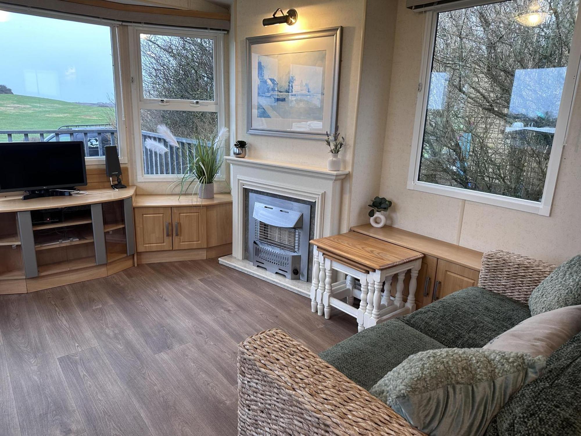 Captivating 2-Bed Static Caravan In Holyhead Llanfachraeth Exterior photo
